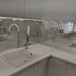 3 Or 4 Bedroom Apartment Perfect Location!