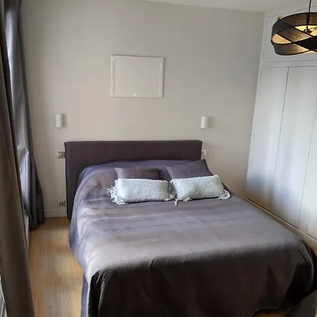 3 Or 4 Bedroom Perfect Location!