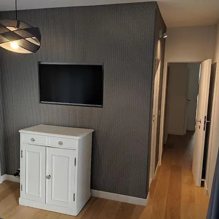 3 Or 4 Bedroom Perfect Location! *