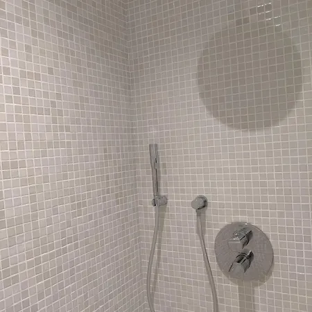 3 Or 4 Bedroom Perfect Location! Paris