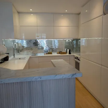 3 Or 4 Bedroom Perfect Location!